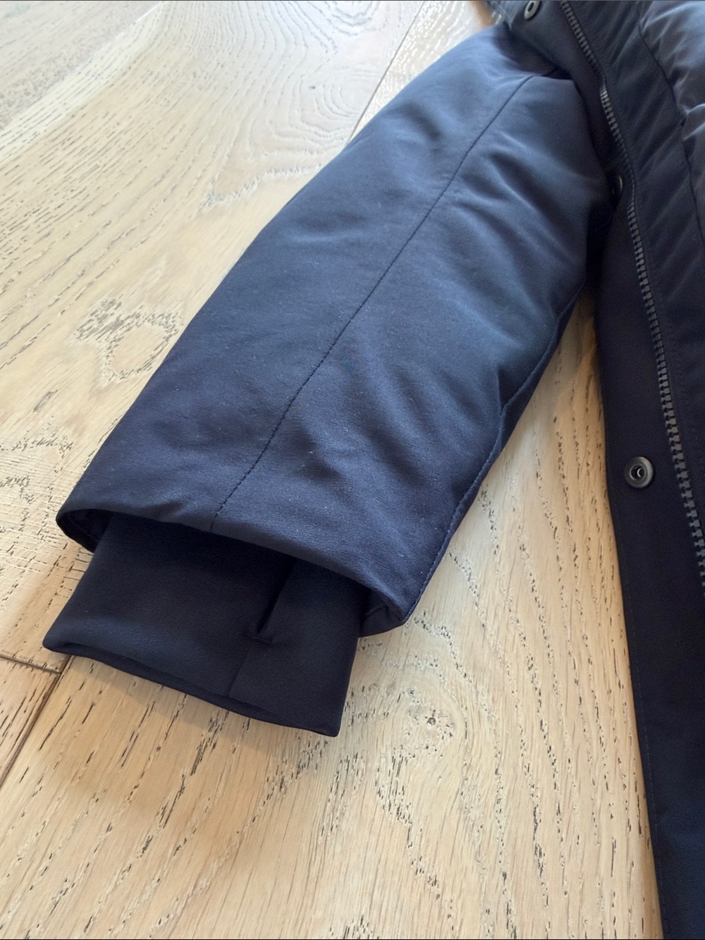 The North Face Women’s Dark Navy Hooded Puffer Coat - Picture 4 of 5